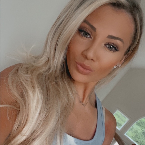 Meet your Posher, Renée - Picture 5 of 7